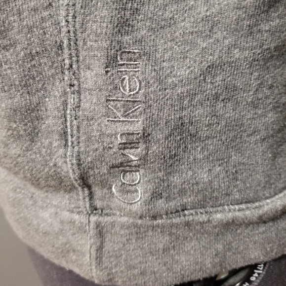 SALE! Calvin Klein Crew Neck Sweater - Picture 3 of 4